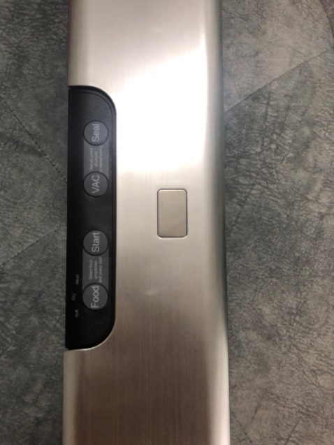 Máy dễ sử dụng, shop tư vấn ok và dóng gói sp tỉ mỉ điểm cộng phần này. Riêng máy kén túi có ưu có nhược Ưu là sd đúng loại túi hút đẹp và kín gió và ép chặt, nhược thì tốn chi phí mua đubgs loại túi đó, nói chung sp ok