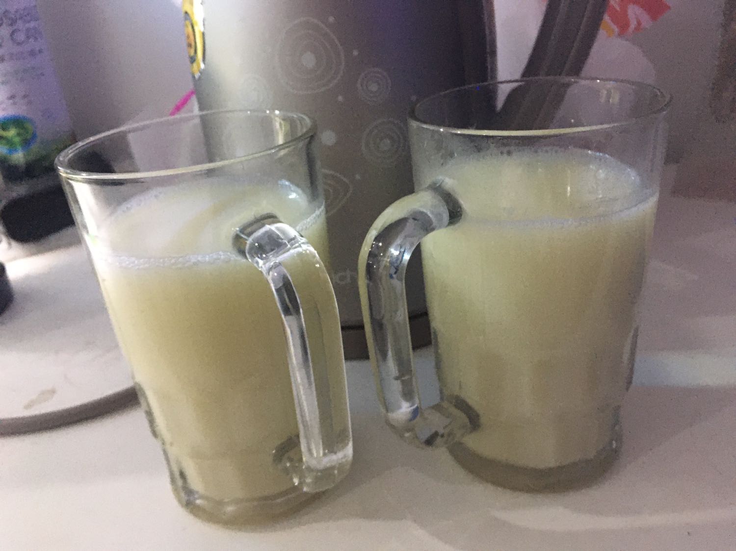 Máy rất đẹp, khoẻ, dễ sài, nắp cối inox, xay nhuyễn mịn ko cần lọc lại. Mình mới làm sữa đậu đen đậu đỏ và hạt sen, uống rất ngon và lợi sữa cho bé bú.
Hy vọng sài bền. Tks Tiki!