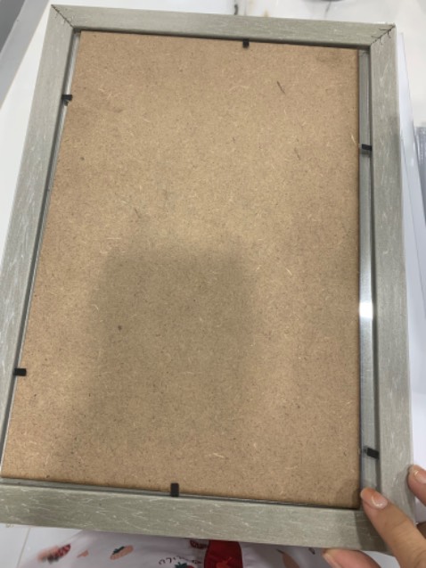 Ko nhận được đinh 3 chân, miếng lót sau khung hụt so với khung, ván nhiều vết tưa chỗ vết cắt