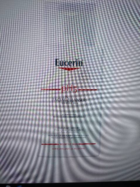 Rửa mặt rất thích, dùng với nước ấm có thể tẩy da chết trên mặt Rửa mặt rất thích, dùng với nước ấm có thể tẩy da chết trên mặt