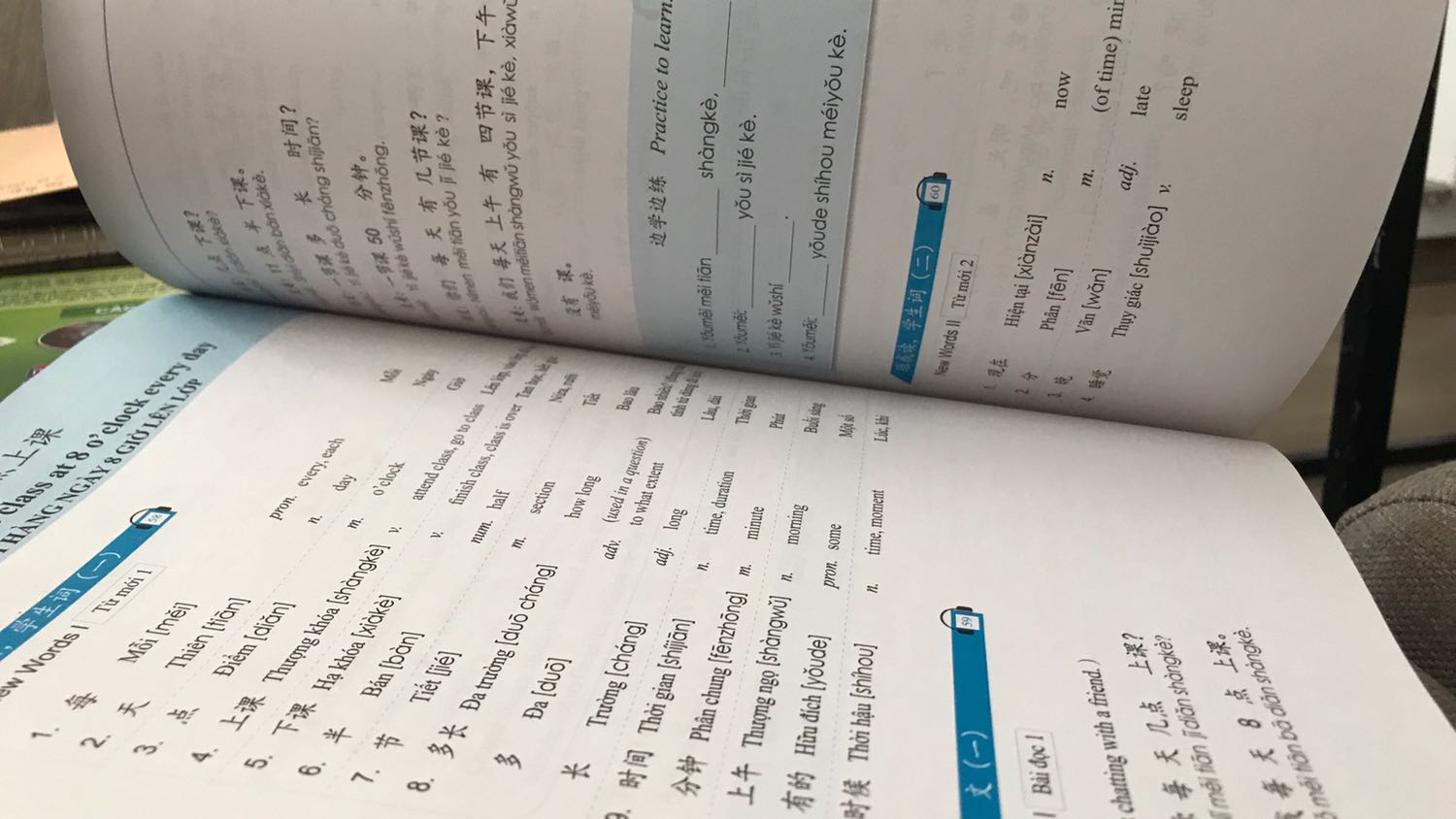 Mình dùng mã giảm giá nên sách rê bằng 1/3 giá bìa. Tiki giao hàng siêu nhanh, sách đẹp trình bày dễ hiểu.