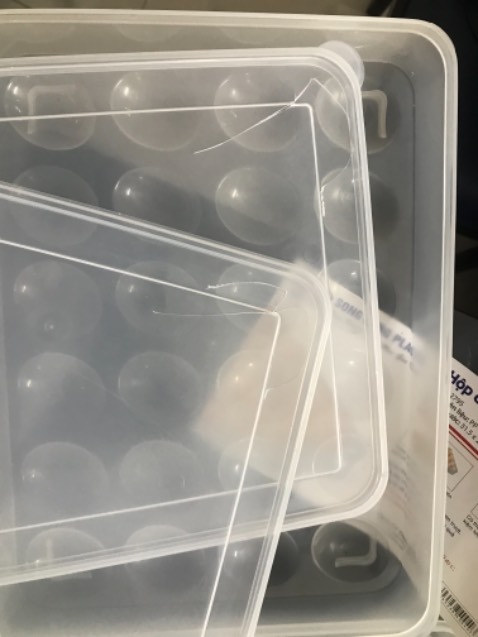 Mua 2 nhưng nhận về 3. Trong đó có 1 lành và 2 vỡ nắp. Chắc shop bù 1 vỡ nắp + 1 vỡ nắp khác :)