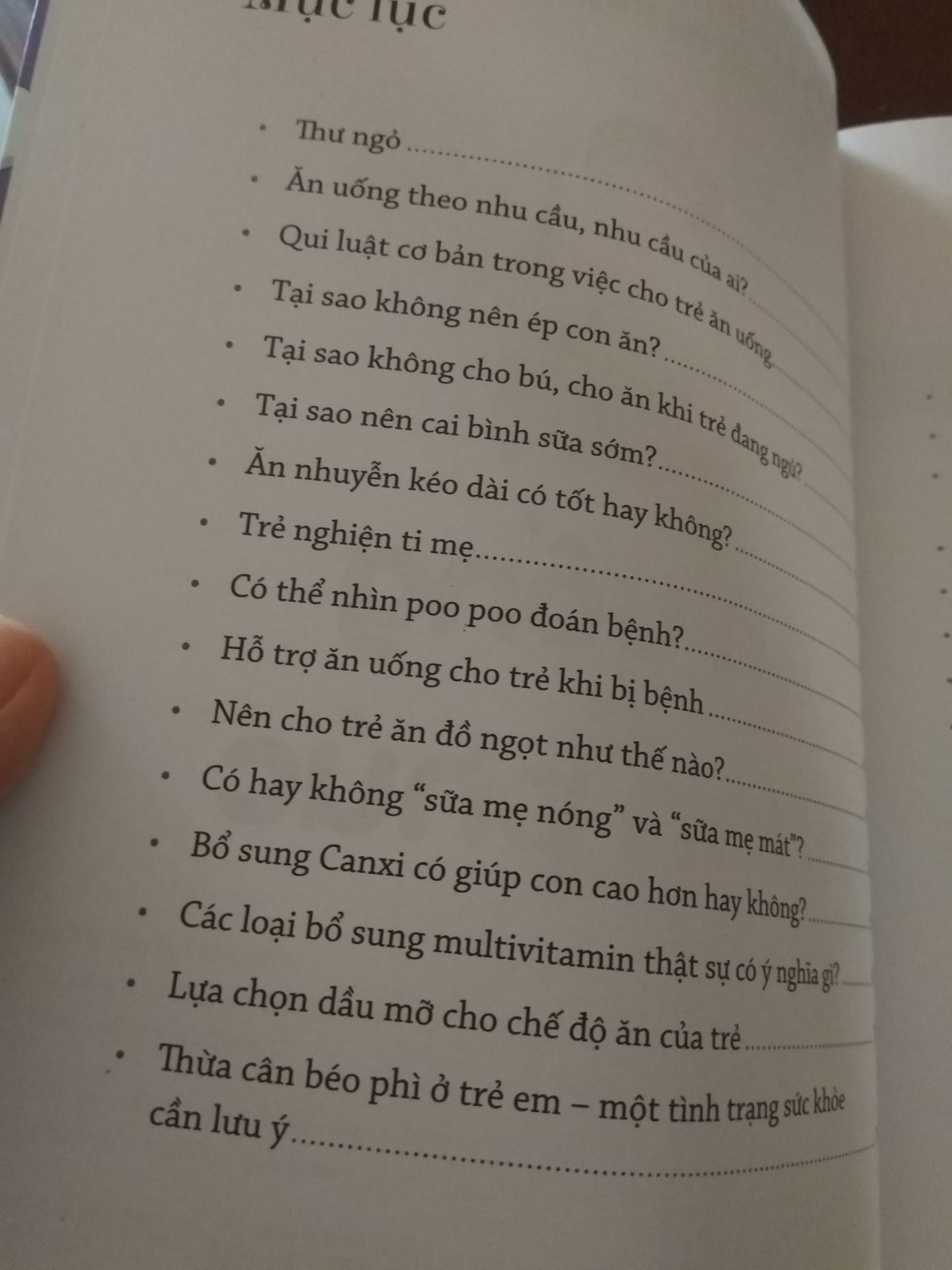 Sách viết về vấn đề ăn uống của trẻ. Mình rất thích giọng văn và cách dùng từ của bác sĩ Huyên Thảo. Mình có theo dõi trang *** của bác nên khi thấy ra sách mình mua ngay.