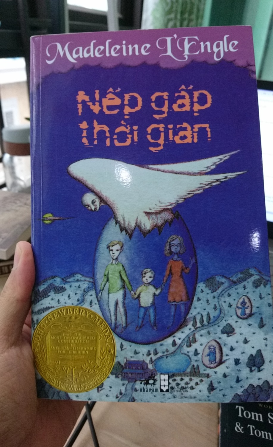 Truyện khá hay, thú vị.  Phù hợp trẻ em 10-15 tuổi hoặc cả người lớn.