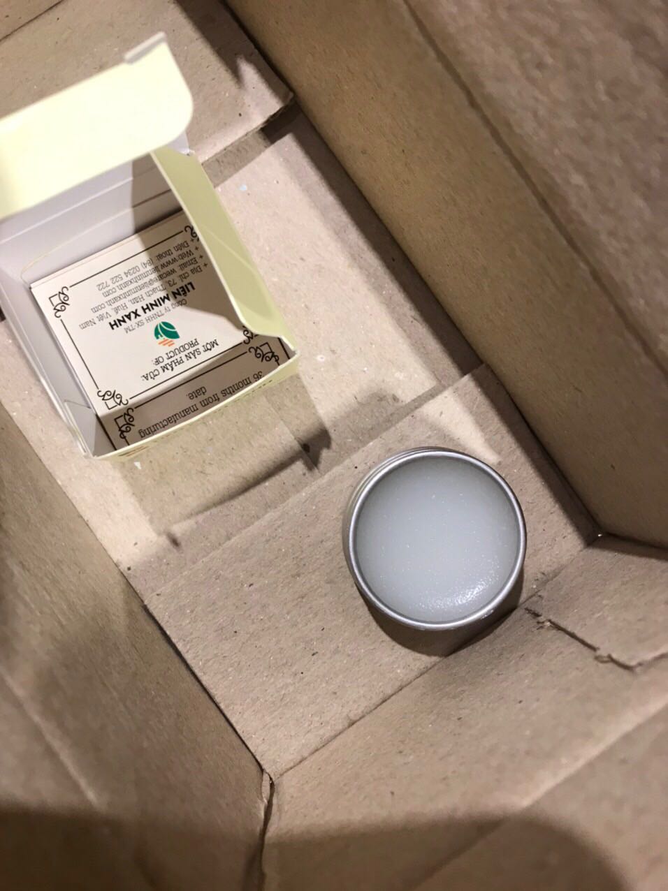 Mùi thơm phết nha, cũng ko ngờ luôn. Bôi thấm nhanh, không bị vón cục đóng lớp hay gì khác. Bôi nhìu lần ok lắm mới recom lên đây. Good lắm. Mùi thơm phết nha, cũng ko ngờ luôn. Bôi thấm nhanh, không bị vón cục đóng lớp hay gì khác. Bôi nhìu lần ok lắm mới recom lên đây. Good lắm.