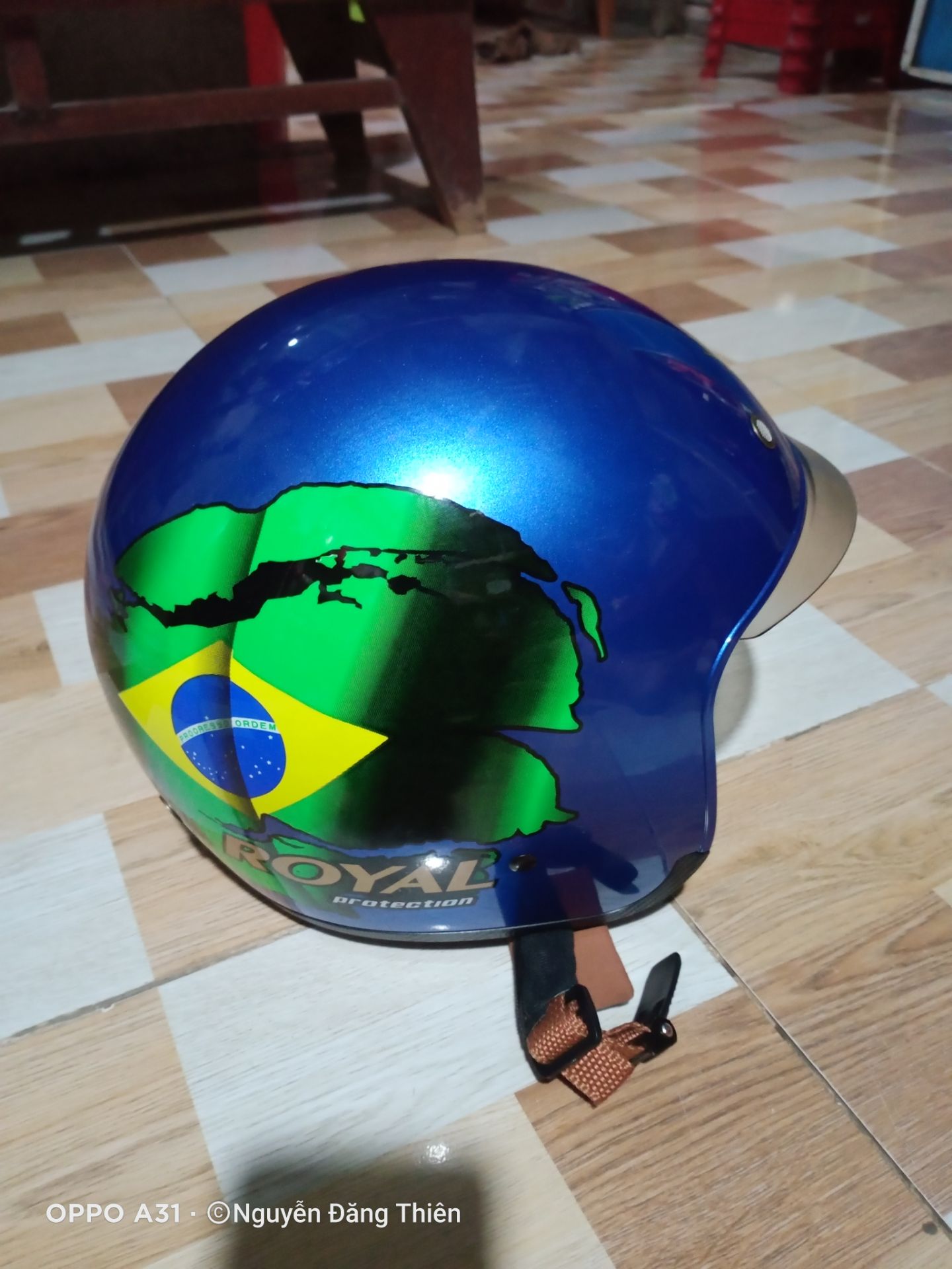 đặt hàng màu đen,giao hàng màu xanh, mún hủy hết sức, mà thấy tội nghiệp mấy anh shipper ,treo đầu dê bán thịt *** hả shop