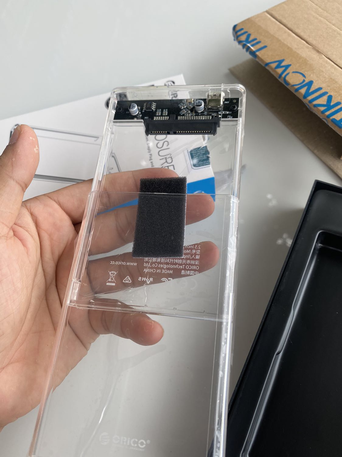 Dịch mà giao hàng nhanh ghê, 2-3 ngày. Mua cả ổ cứng cả box mà ổ cứng chưa về nên chưa thử xem sao. Nhìn cũng ok phết