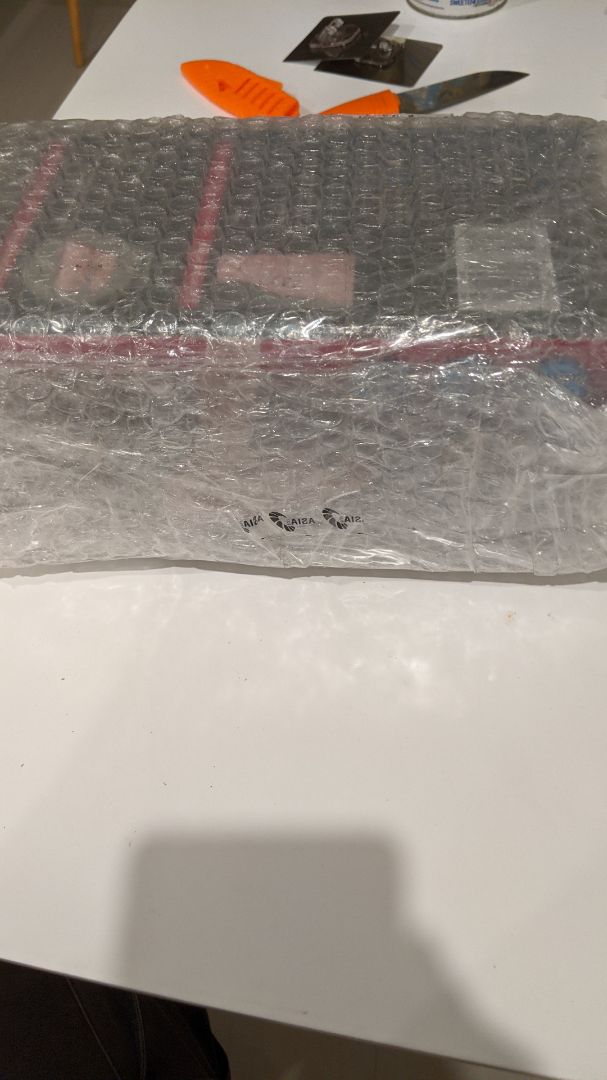 sản phẩm được đóng gói kỹ càng, hàng chính hãng, đẹp mắt, màu sắc tươi đẹp. công suất lớn, có thể sấy tóc liền trong thời gian dài