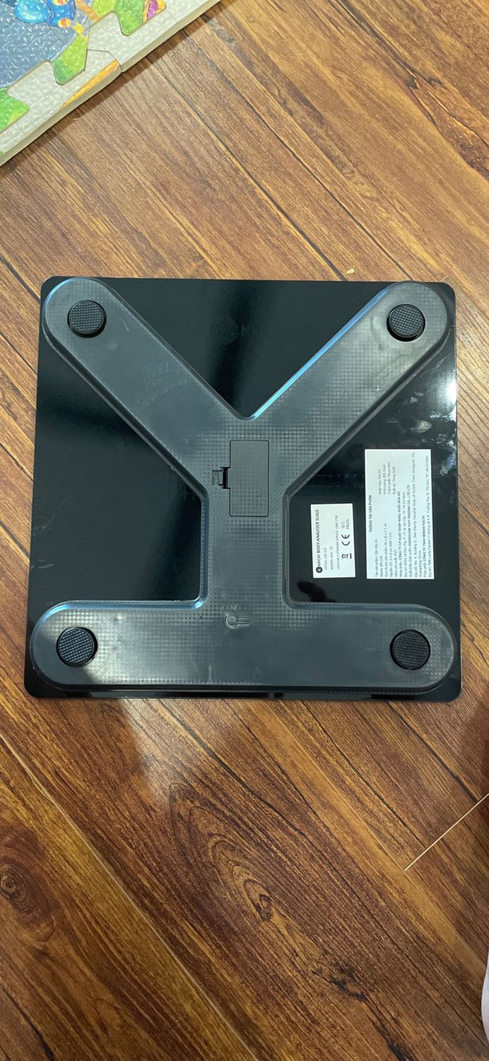 Cân chính xác lại có app riêng. Tuy k biết app có OK không và có bền không nhưng phải cái đứng k cảm thấy chắc chân lắm. Ngoài cái đó ra thì OK hết. App còn lưu được nhiều người trong gia đình. Tiện lợi