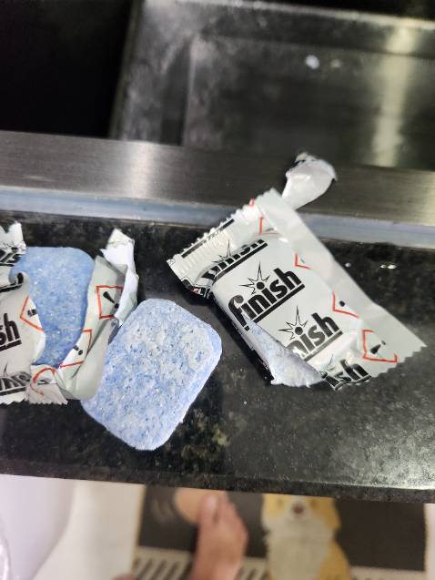 Viên rửa bát bị ẩm mốc, bể