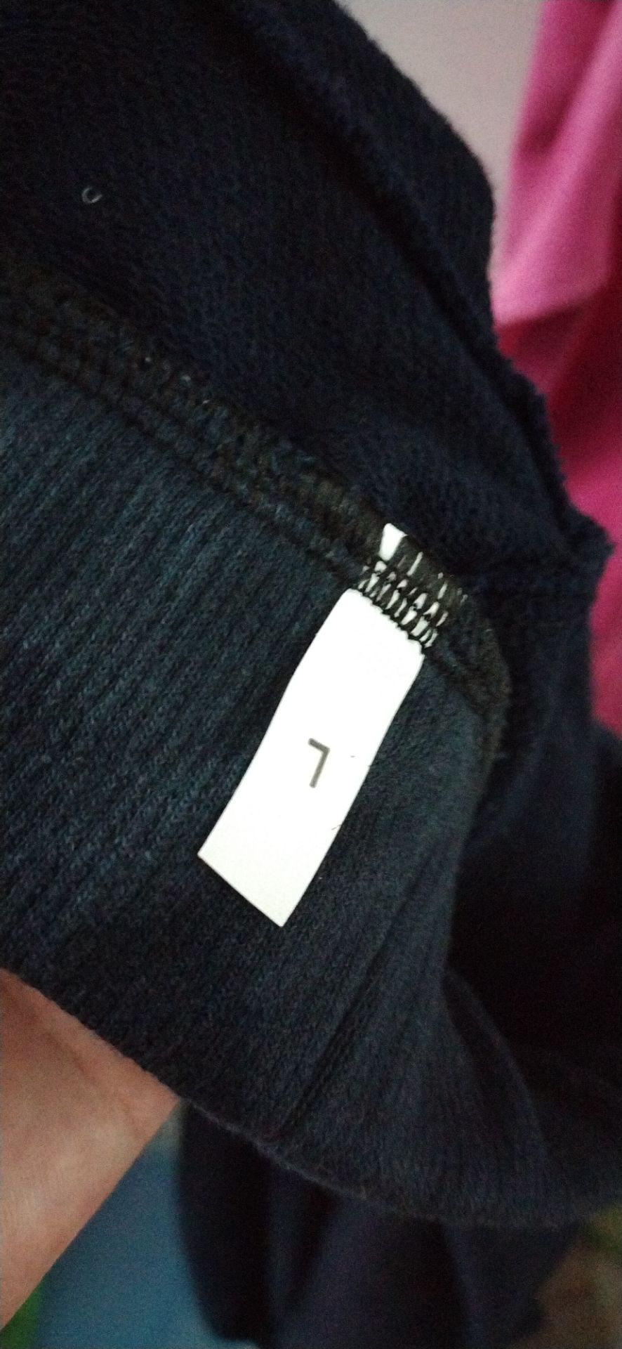 Săn sale 48k quần này thật đáng giá. Muốn mặc rộng thì mua lớn hơn 1 size nha mn. Chứ quần này co giãn ít, màu xanh co giãn hơn màu xám tí xíu thôi.