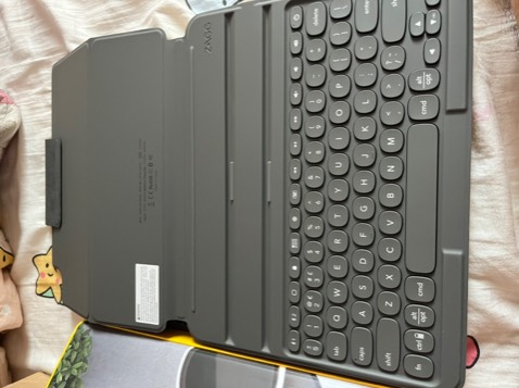 Chất liệu quá đỉnh, thật sự ko nghĩ hàng 3tr chất lượng lại quá tuyệt vời như thế, còn được tặng kèm sạc cáp. Tiếc là không tìm thấy bản có touchpad cho ipad pro 12.9 :)