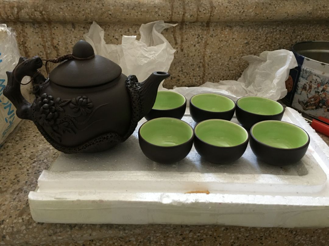 Hàng đóng gói cẩn thận, mới mở check ấm và chén thấy hầu như ko có lỗi, có thì rất nhỏ ở lòng chén. Cảm ơn shop!

Đã quyết định đặt thêm 1 bộ tặng người thân.