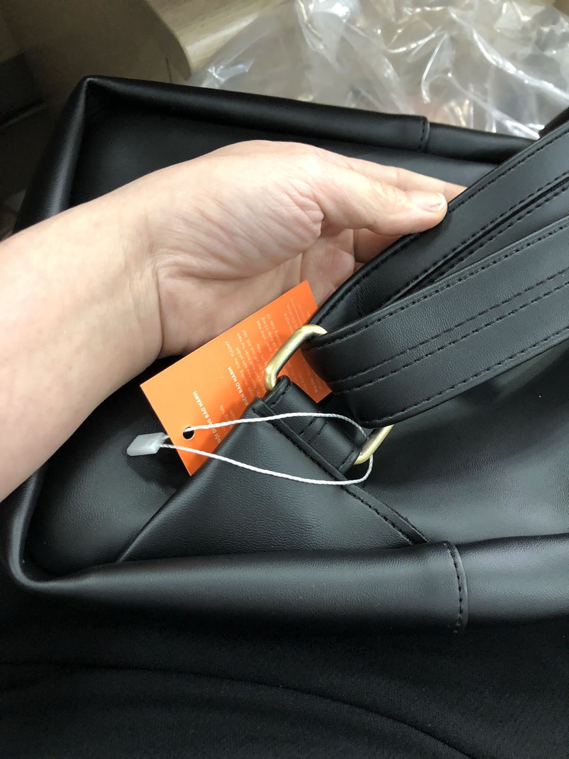 Balo rất đẹp
Giao hàng có chút vấn đề nhg nhân viên giải quyết nhanh chóng 
Rất ưng
Sẽ còn ủng hộ shop