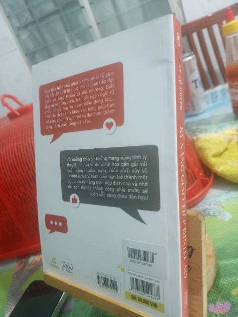 Sách có vài vết hằn và bẩn ở trang bìa và quá trình đóng gói và giao hàng thì hộp bị móp méo còn nội dung thì chưa đọc nhưng mọi nhận xét là hay nên mua về đọc thử.