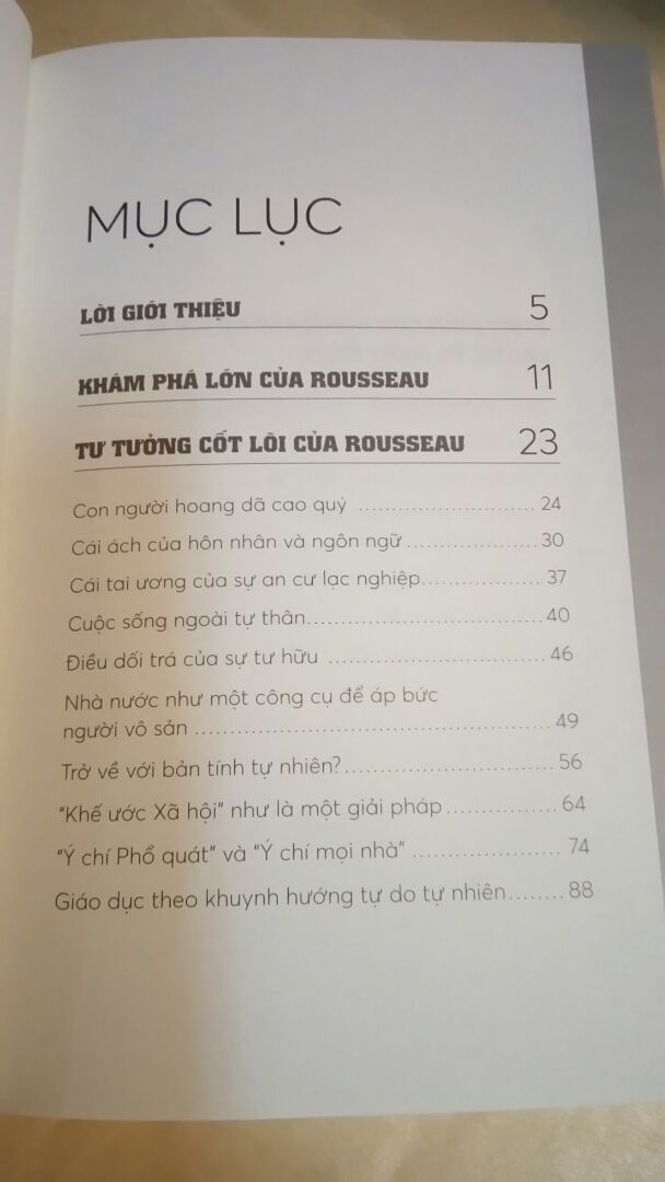 Sách mới đẹp, trang nhã. Sách tóm lược những tư tưởng của Rousseau và áp dụng vào cuộc sống