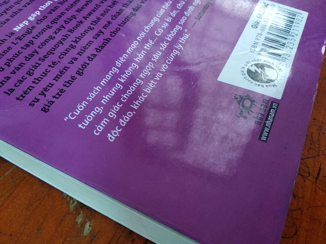 mình vừa nhận hàng về mở ra thì thấy sách khá cũ, khá nát ở bìa và gáy sách, bị dính mực nhiều. Hài lòng là tiki giáo hàng khá nhanh