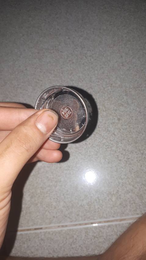 Chất liệu inox khá ổn, bình hơi ám mùi nhựa, cách nhiệt không tốt lắm, đổ nước nóng vào cầm muốn phỏng tay, chắc giữ nhiệt cũng bth thôi. Nói chung là gia công vs chất lượng cũng ổn trong mức giá 100k