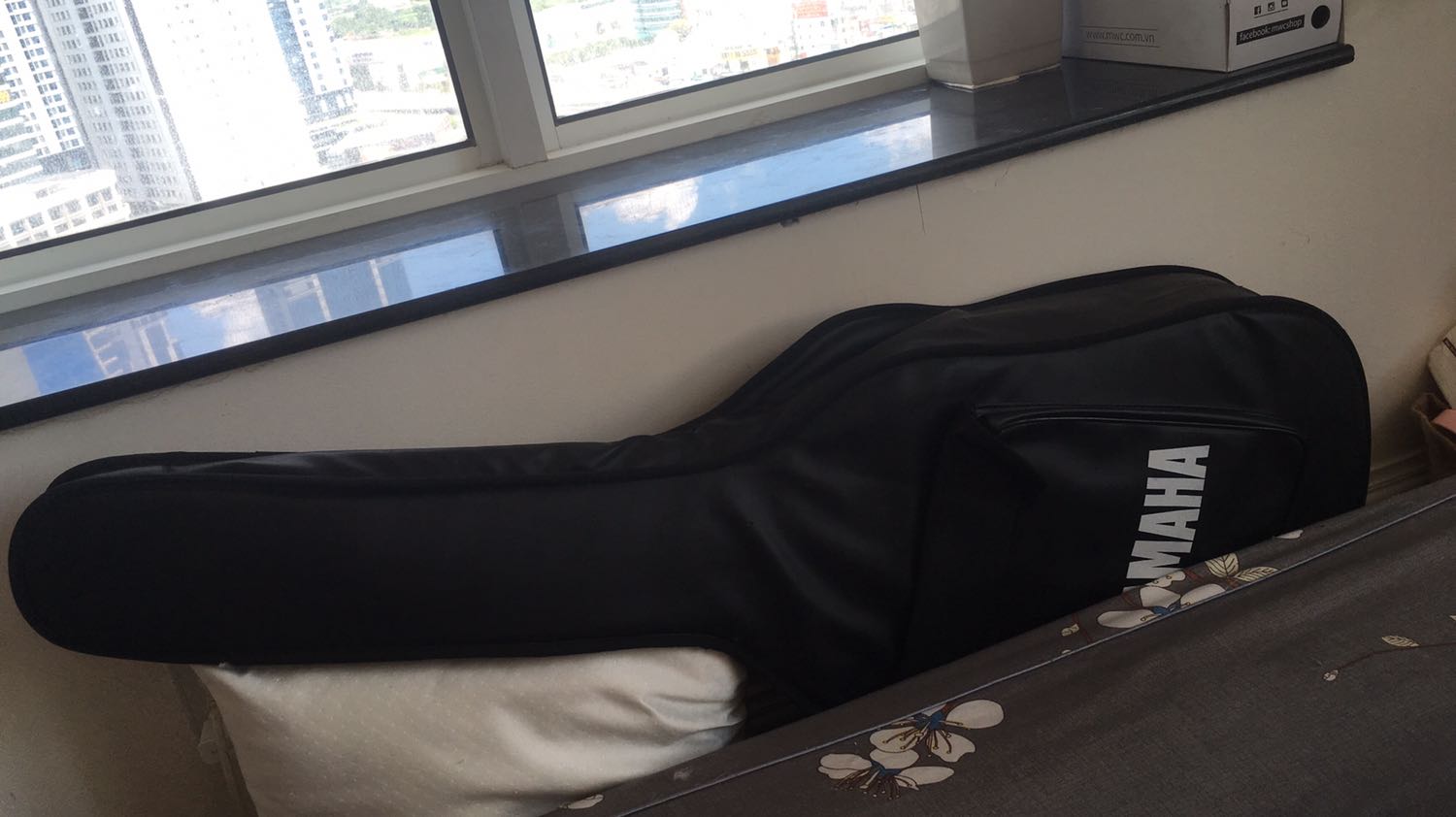 Bao da dày dặn, êm mềm, em mèo nhà mình rất thích nằm :))) capo ổn áp, xài rất ok. Giao hàng nhanh và đầy đủ, gói hàng gọn gàng.