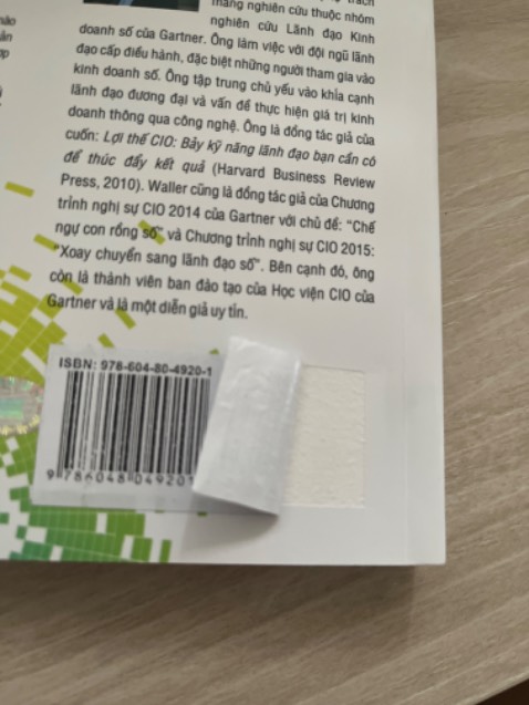 Nhà sách cắt bỏ giá in trên sách !!!