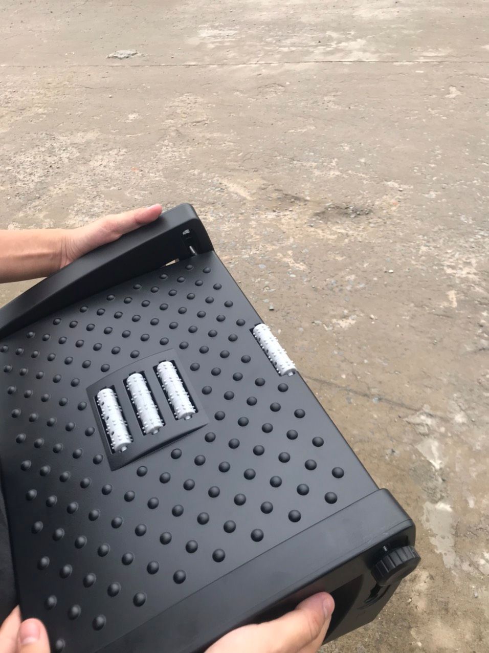 Giao hàng phải gọi là thần tốc ko kịp trở tay thay quần áo. Đặt lúc 12h thì 2h đã có. Lắp đặt cũng nhanh. Ghế kê chân ngồi thoải mái