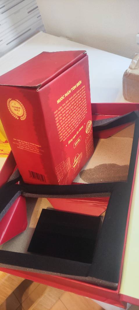 Đóng gói ko cẩn thận, chai mắm to bị rò ra, mùi cả hộp. Mua về đi biếu nta xong nta nhắn tin lại, xấu hổ 😞. Kính mong shop rà soát lại khâu đóng gói và tránh tình trạng này xảy ra trong tương lai.