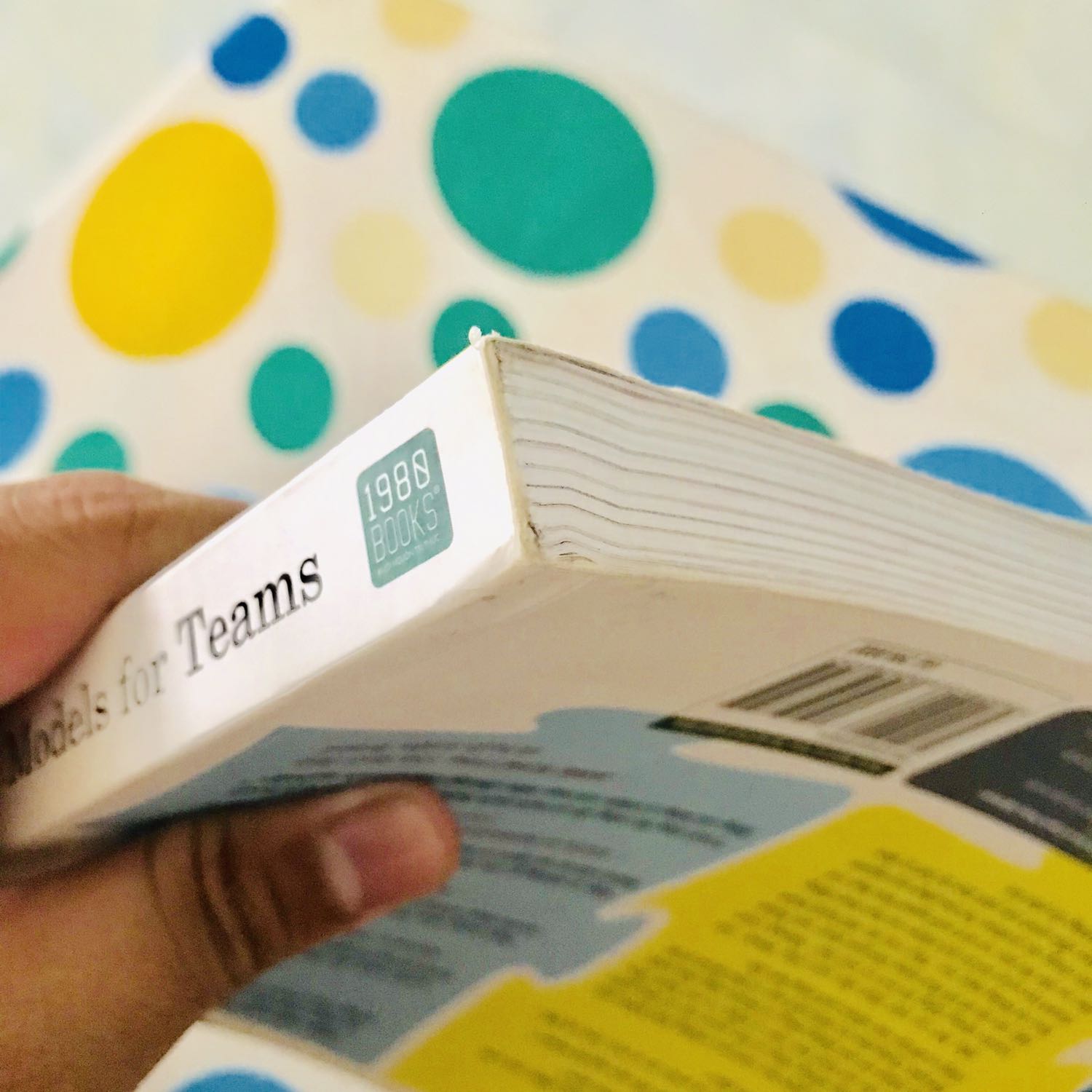 Mình dùng dịch vụ của tiki mới hơn 13 tháng, mua cũng vài chục quyển sách, và đây là lần đầu tiên mình viết nhận xét. Người nhà mình nhận hộ vì mình k có nhà. Vỏ hộp đựng tiki của mình 20 đơn gần đây hầu như nhàu nát 70% và hơn 50% bị khoét móc mất hoá đơn giấy. 
Khá thất vọng.
Nhưng tiền nào của nấy mà, mua sale off 50% thì v cũng ok. Hi vọng shipper Ninja có tâm hơn. Lúc trước shipper của Tiki luôn tuyệt vời.