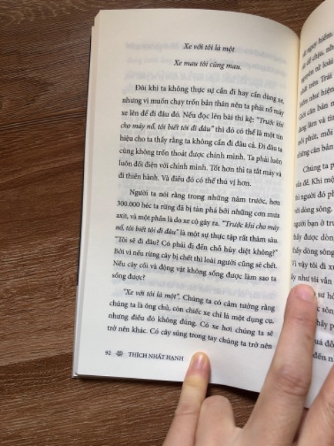 Thật là may mắn cho những ai được đọc những cuốn sách của thầy Thích nhất hạnh mọi người nên thử đọc một cuốn của thầy dù là một lần trong đời .sẽ giúp ích cho mọi người rất nhiềuTrong một lần đọc đó