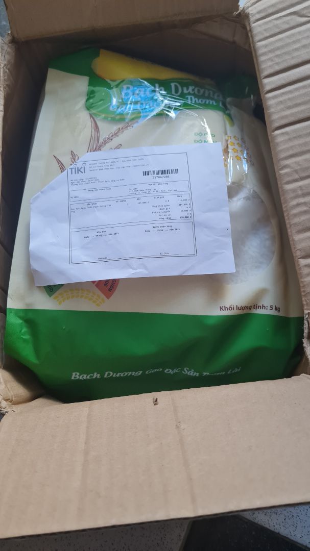 giao hàng mùa dịch quá tốt. nhưng bịch gạo bị rách, rồi dán băng keo như z, hơi thất vọng xíu giao hàng mùa dịch quá tốt. nhưng bịch gạo bị rách, rồi dán băng keo như z, hơi thất vọng xíu
