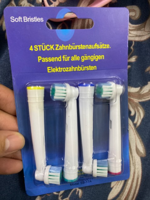 Đầu bàn chải dùng được cho máy Oral B pro 700 của mình. Lông thuộc dạng daily nên ko quá mềm, nói chung dùng cũng được, bạn nào răng lợi nhạy cảm thì chọn loại khác theo shop hướng dẫn nha. Shop gửi hàng siêu nhanh và cẩn thận, trải nghiệm mua sắm nhìn chung là hài lòng