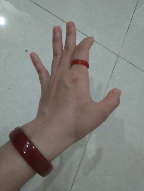 Màu đẹp. Vừa vặn với tay. Nhỏ nhỏ xinh xinh, đáng iu lắm!