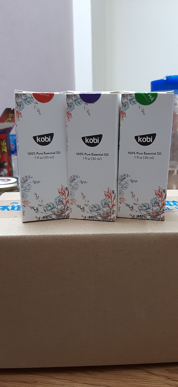 Điểm 10 cho chất lượng. Ưng lắm shop ạ, hình thức đẹp mắt! Quá tuyệt. Giao hàng nhanh, đóng gói kỹ, mùi tinh dầu thơm nhẹ nhàng mình rất thích. Mình mua 3 mùi : bạc hà, oải hương và vỏ bưởi. Bạc hà mình ngửi giống mùi kẹo bạc hà có chocolate. Oải hương cho tầm 4 5 giọt vô 300ml nc thấy mùi khá thơm và dễ chịu chứ không bị nồng như trước đây mình đã từng mua. Vỏ bưởi có mùi bưởi tự nhiên, khá đậm. Túm lại là không có gì để chê cả. Sẽ ủng hộ shop dài dài ạ