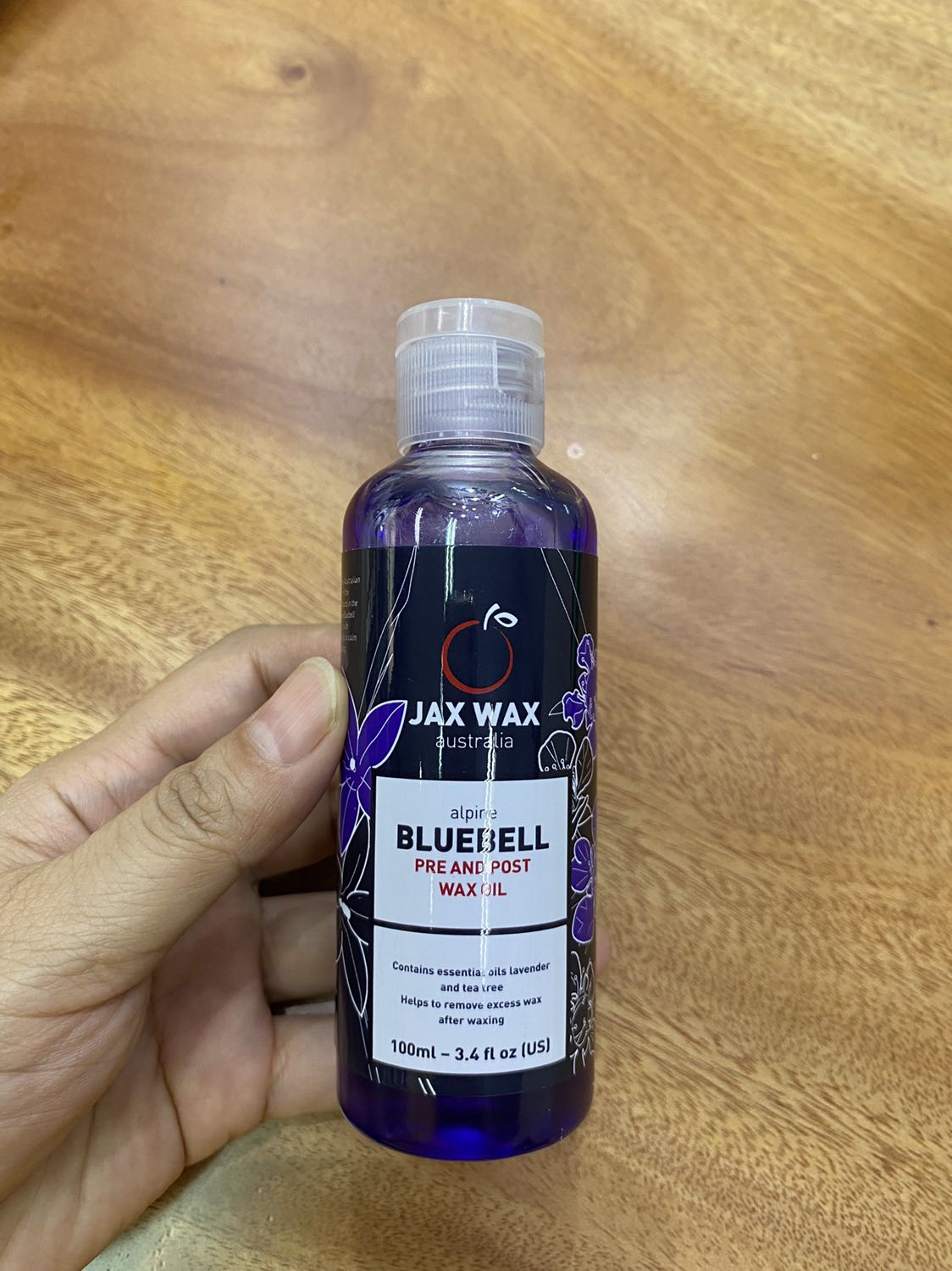 Lau sạch sáp wax nhanh. Da hết đau nhanh hơn không dùng. Không bết dính.