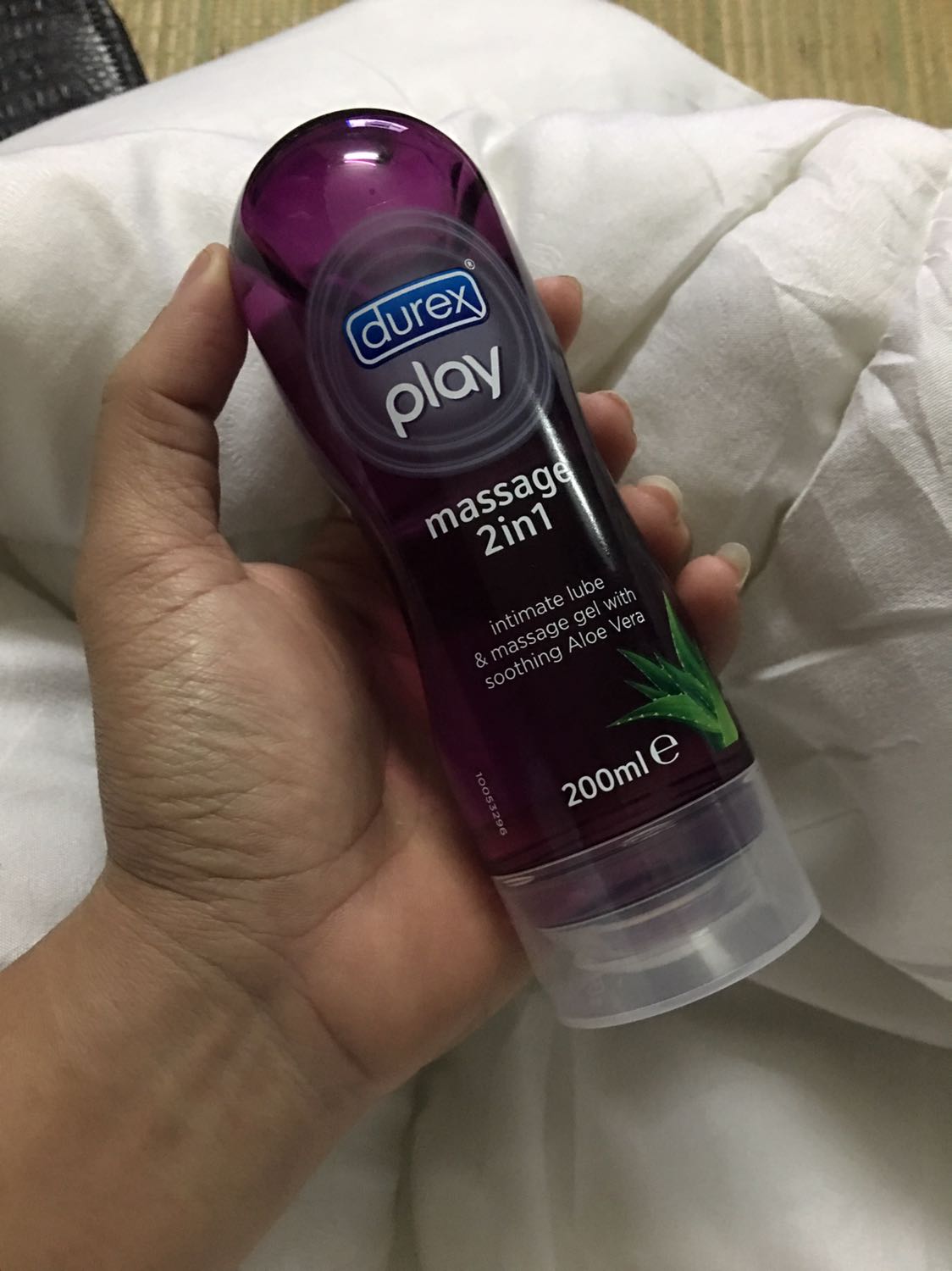 Thấy mọi người chê ko có tem niêm phong mình mở hộp thì thấy có băng dính dầy dán niêm phong mà. Có tem phụ nhà nhập khẩu DKSH nên cũng yên tâm hơn. Mùi thơm hăng hắc. Sử dụng thấy cũng ổn nhưng nhìn lọ đẹp nên thích hơn loại khác ?