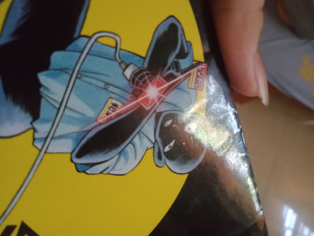 bìa áo hơi bị gấp và lỗi, tổng thể vẫn okie nha