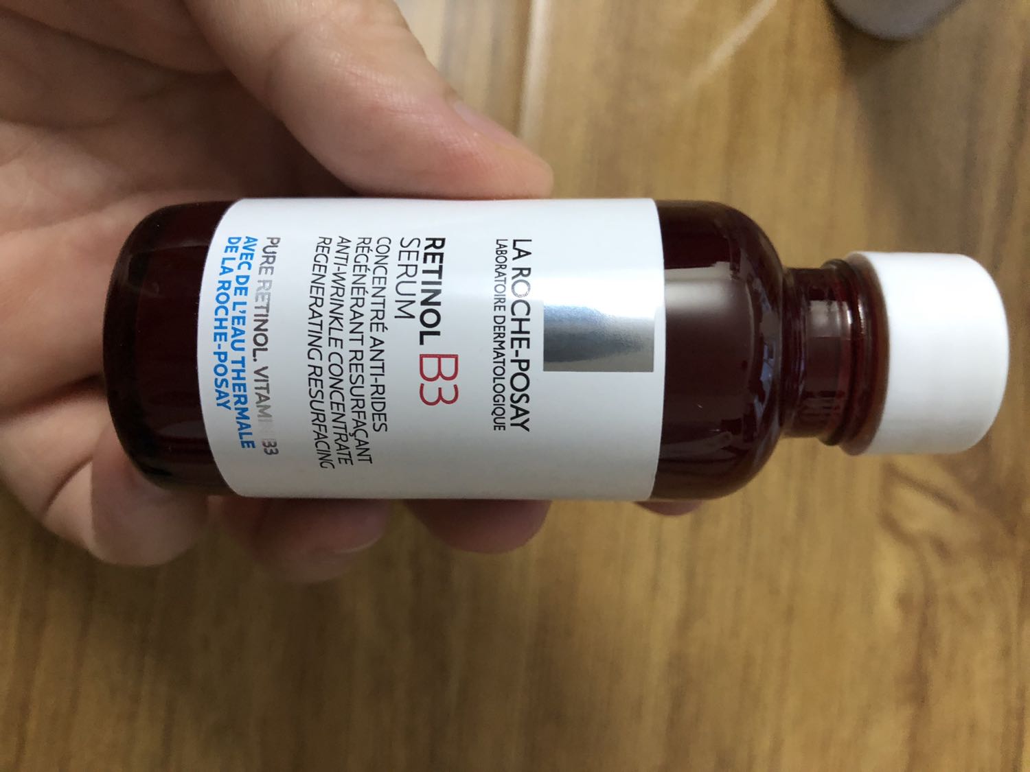 Giao hàng lâu lắm luôn. Đặt 7/9 mà tới hnay 24/10 mình mới nhận được.
Hộp trong hộp ngoài móp méo hết. May gói kỹ nên bên trong không sao.
Còn về sản phẩm chưa dùng nên chưa đánh giá được. Nghe nói sp rất lành tính, là hợp với da mình.
Shop tư vấn nhiệt tình.