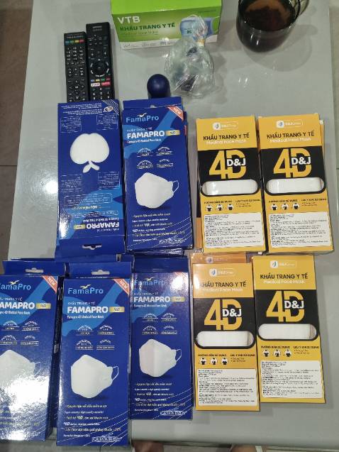 Đặt 18 hộp khẩu trang Famapro màu trắng và 10 hộp khẩu trang Famapro màu đen giá 15.000d/hộp mà shop giao 10 hộp loại khác D&J group khẩu trang màu trắng và 18 hộp Famapro màu trắng. Làm ăn tệ quá, giao sai hàng cho khách. Không uy tin