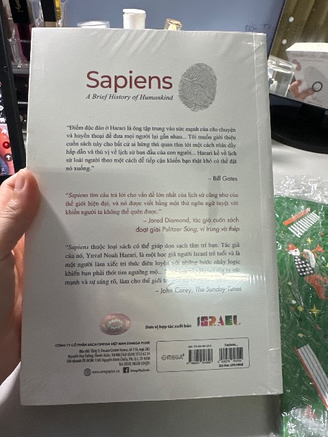 Lần đầu mua sách trên tiki. Săn được giá sale 10.10 khá ổn. Giao hàng nhanh. Có hộp đẹp. Tuy nhiên không bọc chống sốc. Sách nhận đẹp. Chất lượng giấy in và chữ tốt. Chưa đọc nên chưa nhận xét về nội dung sách nhưng đã đọc review và thấy phản hồi tốt.