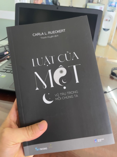 Giao hàng nhanh, đóng gói cẩn thận. Bìa sách được thiết kế theo phong cách cuốn Luật Tâm Thức cầm trên tay dù chưa đọc nhưng cảm giác có sự kết nối với Luật Tâm Thức. (cảm nhận riêng)
Nội dung sách chưa đọc nên chưa đánh giá được.