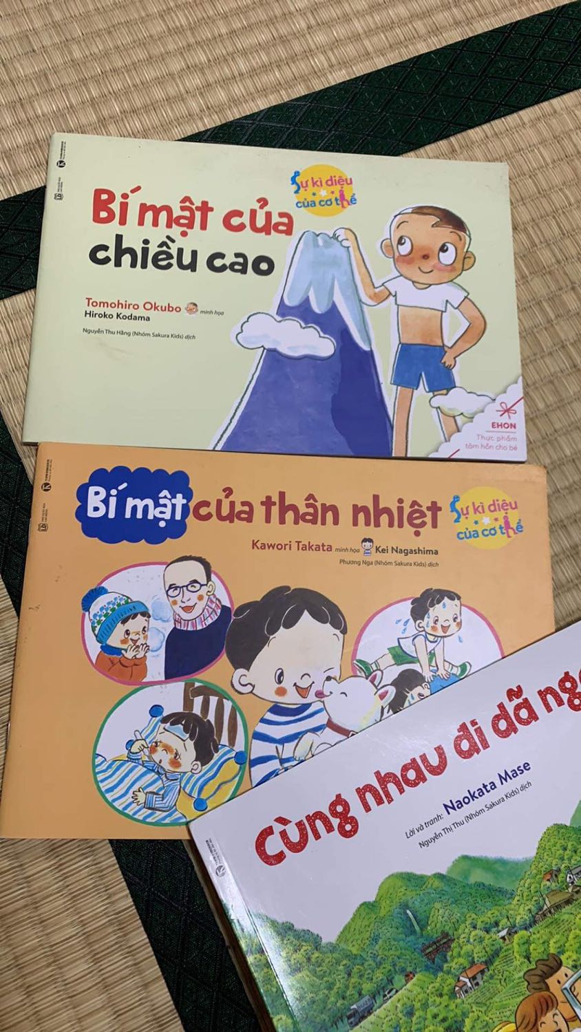 *** đảo giao sai một combo 4 cuốn, và còn giao 2 cuốn trùng nhau. Mình nhắn tin riêng để mong có lời giải thích thì đã xem và không trả lời. Mình không hề đặt cuốn sách shop giao cho như trong ảnh.