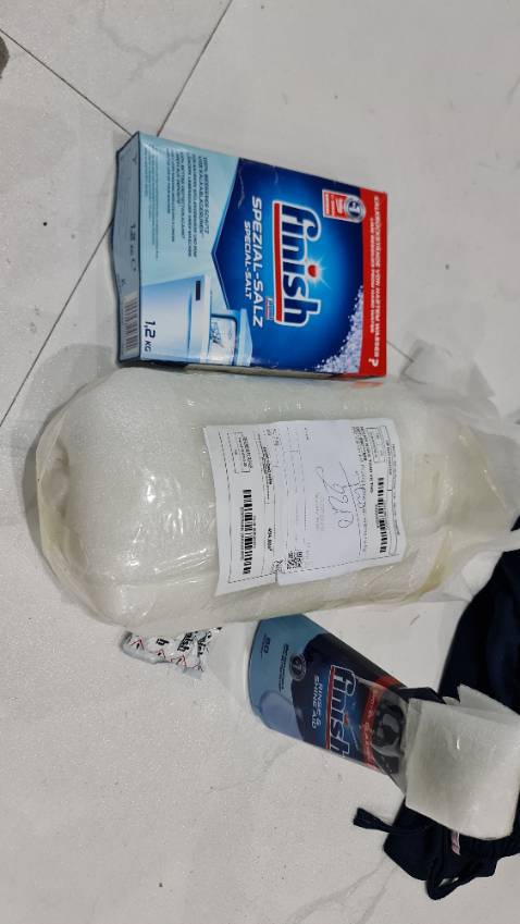 Do ko kiểm hàng. Khi mở ra thì ko có viên rửa bát. Mà chỉ có 1 viên được tặng + 1 gói muối + 1 lọ làm bóng. Đề nghị kiểm tra lại