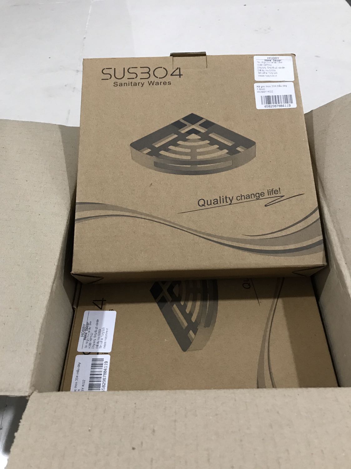 Đóng gói, bao bị cẩn thận, tỉ mỉ. Sản phẩm đẹp, màu sáng, gia công tốt, cầm vào cảm giác cao cấp.