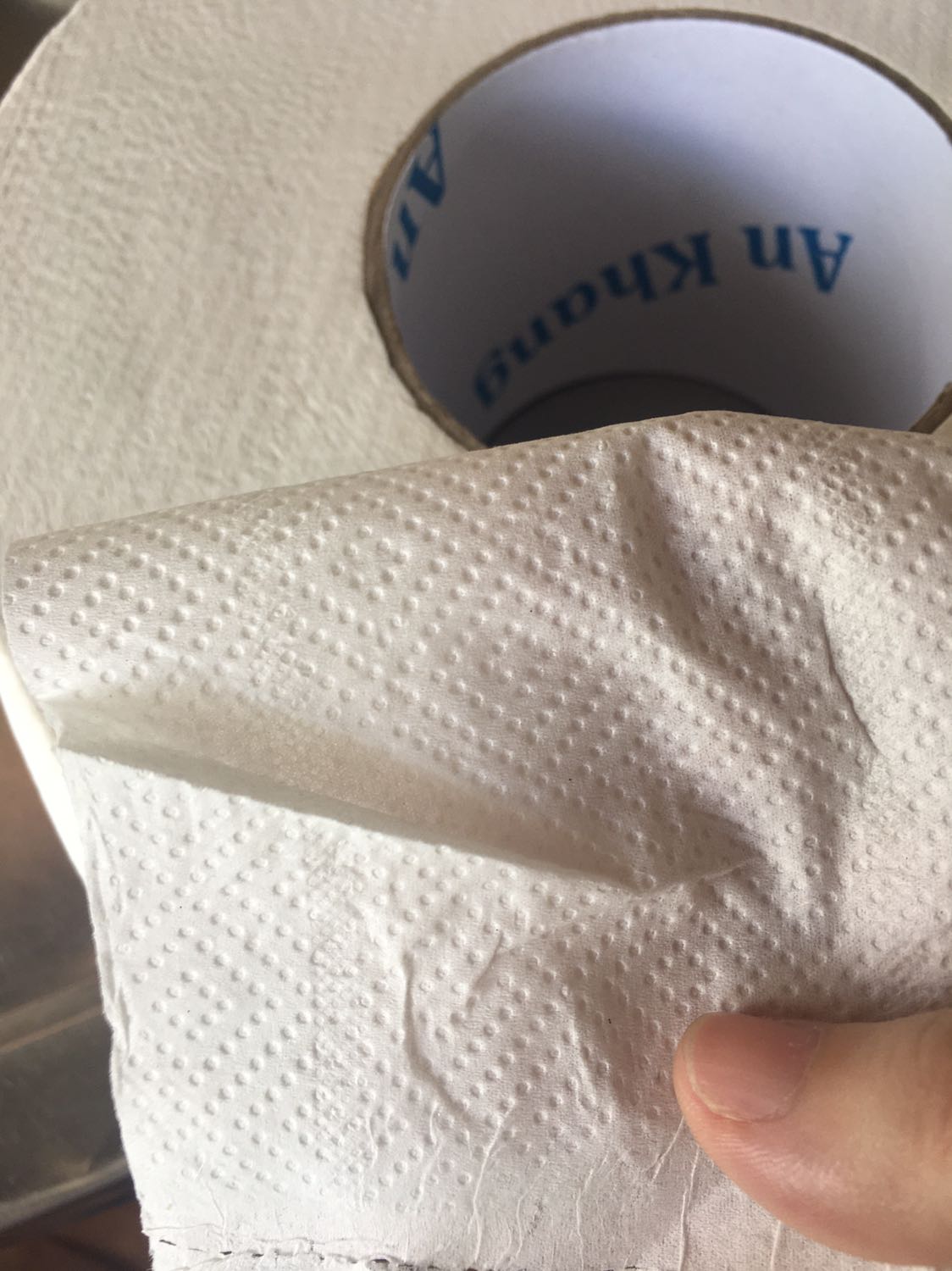 Giá sale 189k thì hợp lý ,rẻ ,nguyên giá sẽ đắt ,giấy dai ,ít xíu xíu bụi thôi .ko mịn lắm, trắng ngà ko trắng tươi . Tóm lại giá này ko thể đoif hỏi gì hơn 
Cảm ơn shop 
Hài lòng .mn nên mua