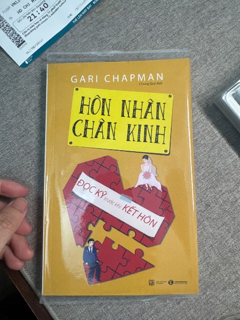 Mua bookcare để bọc sách kiểu bày thì thôi cũng pó tay cái sự ẩu tả. Nhìn khó chịu thật sự.