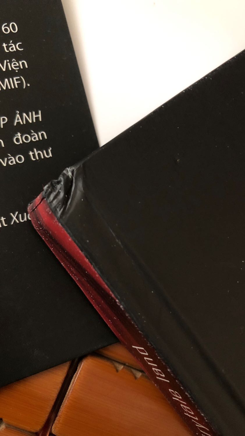 Mình mua sách từ thời tiki chỉ bán sách. Mà chưa bao giờ bị thế này. Người ta mua 1 quyển sách để xem, để đọc mà đóng gói làm thế này thì tiêu. Hazz không chấp nhận được