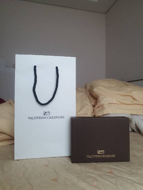 Ví chất lượng tốt. CSKH và dịch vụ chưa tốt, đóng gói lâu, 2 lần liên tiếp báo không lấy được hàng mặc dù đã xác nhận còn hàng. Sau khi mình nhắn hỏi lý do thì nhãn hàng chỉ seen, nhưng lập tức đóng hàng và chuyển đi. Sau đó 1 ngày mới trả lời với 1 câu không liên quan. Khó hiểu :D