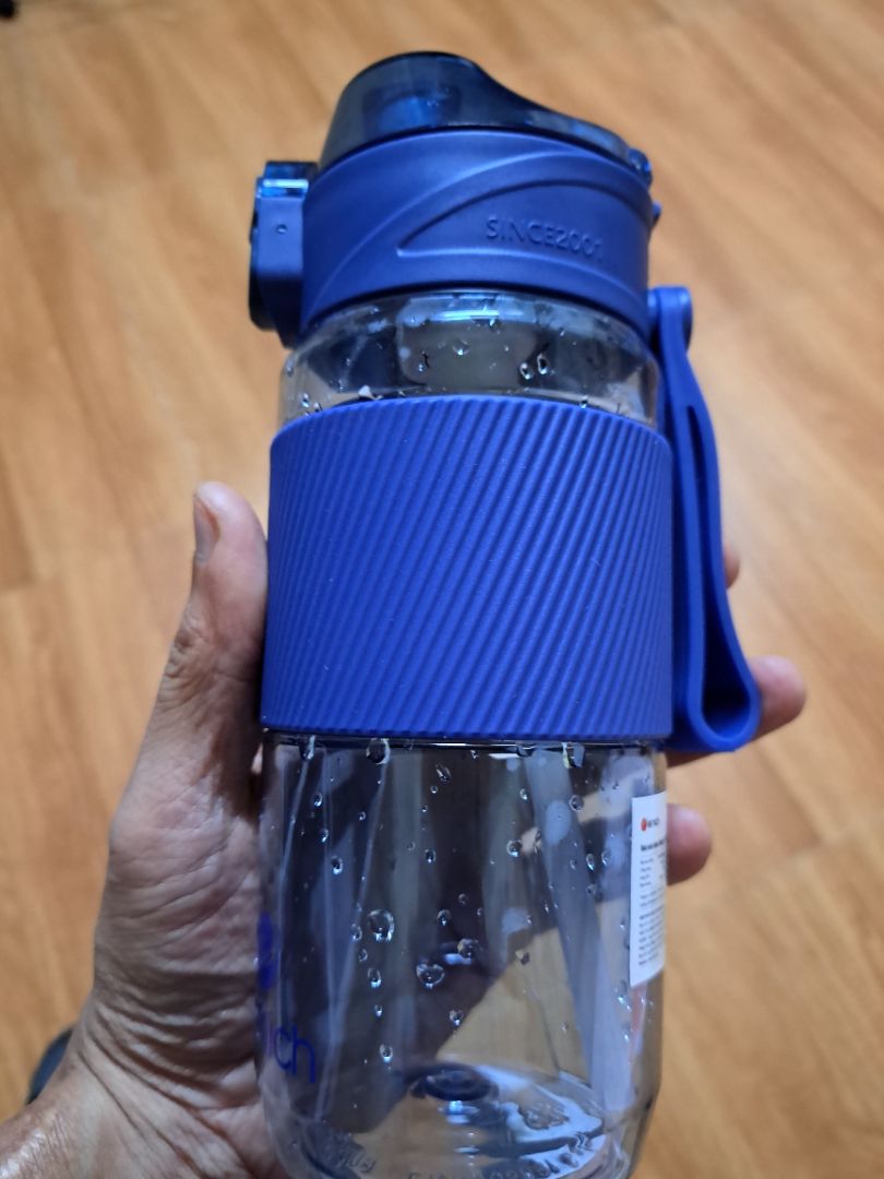 Bình đẹp, cầm chắc tay, ko dò nước, ống hút tiện lợi, ko bị mùi nhựa