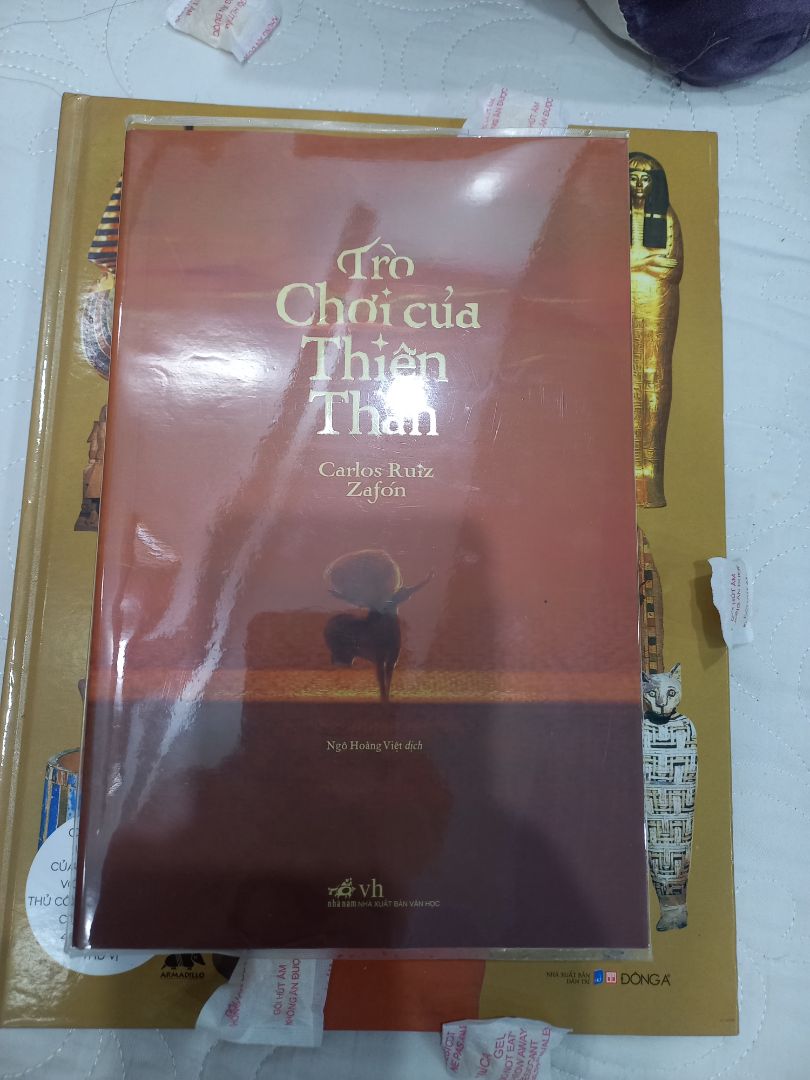 giao hàng cực nhanh,sách đẹp. Chỉ hơi tiếc là Bookcare ko đc khít cho lắm,nhưng cx ko ảnh hưởng j nên vẫn cho 5 sao
