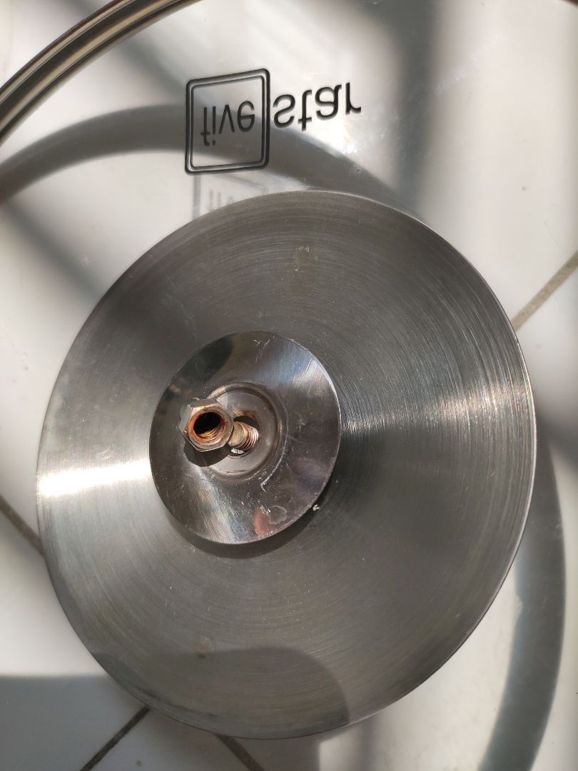 Thật sự không hài lòng về chất lượng sản phẩm. Phần ốc vít bị rỉ sét sẽ chảy xuống đồ ăn ảnh hưởng đến sức khoẻ. Khi rửa thì nước hay lọt vào phần nắp vung phía trên khó thoát ra ngoài.