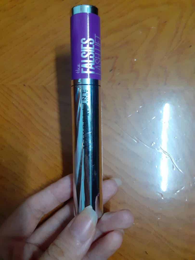 Tiki giao hàng nhanh , sản phẩm đúng như mô tả . Về chất lượng : sản phẩm chất lượng tốt, dễ chuốt mi giúp mi cong và dài nói chung là ưng lắm ạ ???